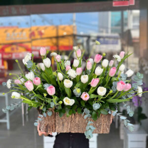 lẵng hoa tulip trắng mix hồng